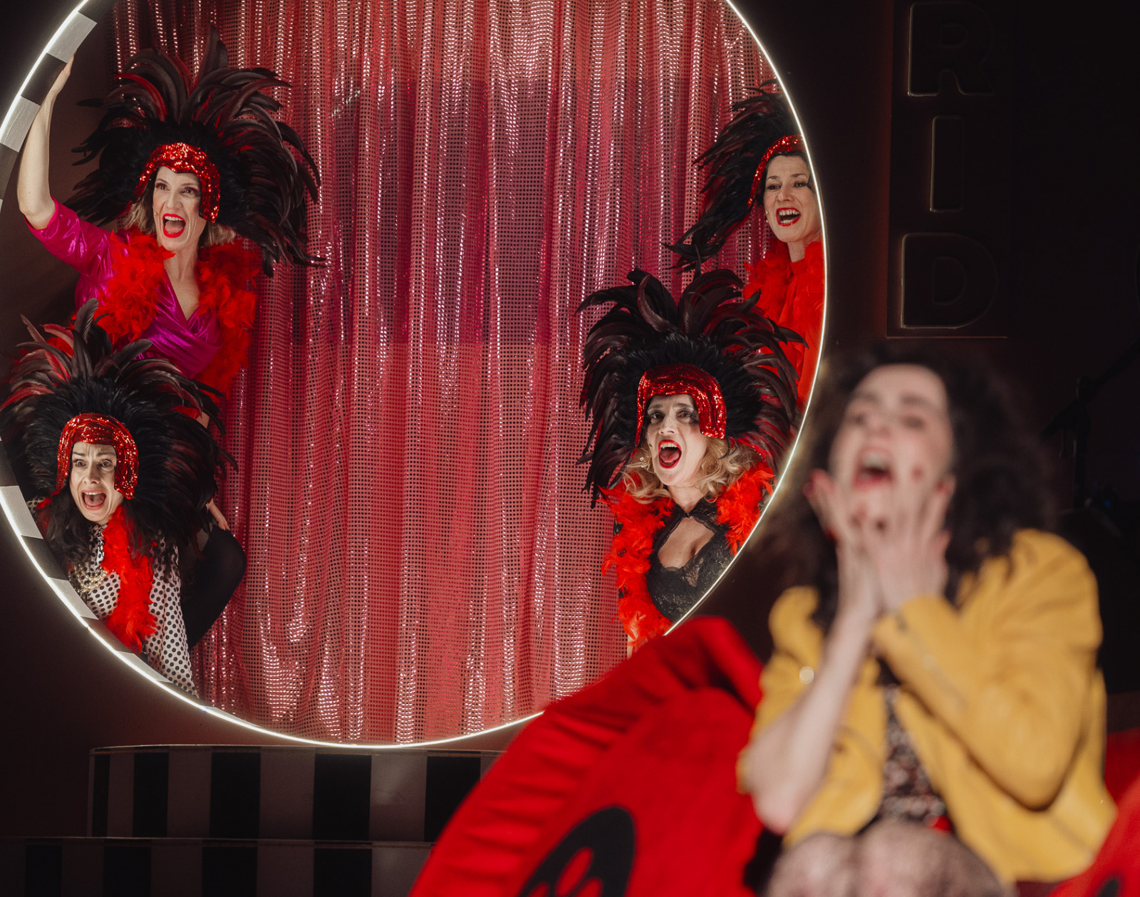 NŐK AZ IDEGÖSSZEOMLÁS SZÉLÉN